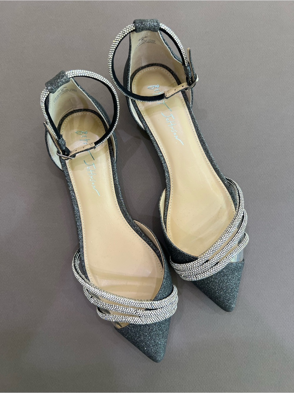 ✨ Betsey Johnson Elsah Rhinestone Glitter Flats – Size 8 ✨